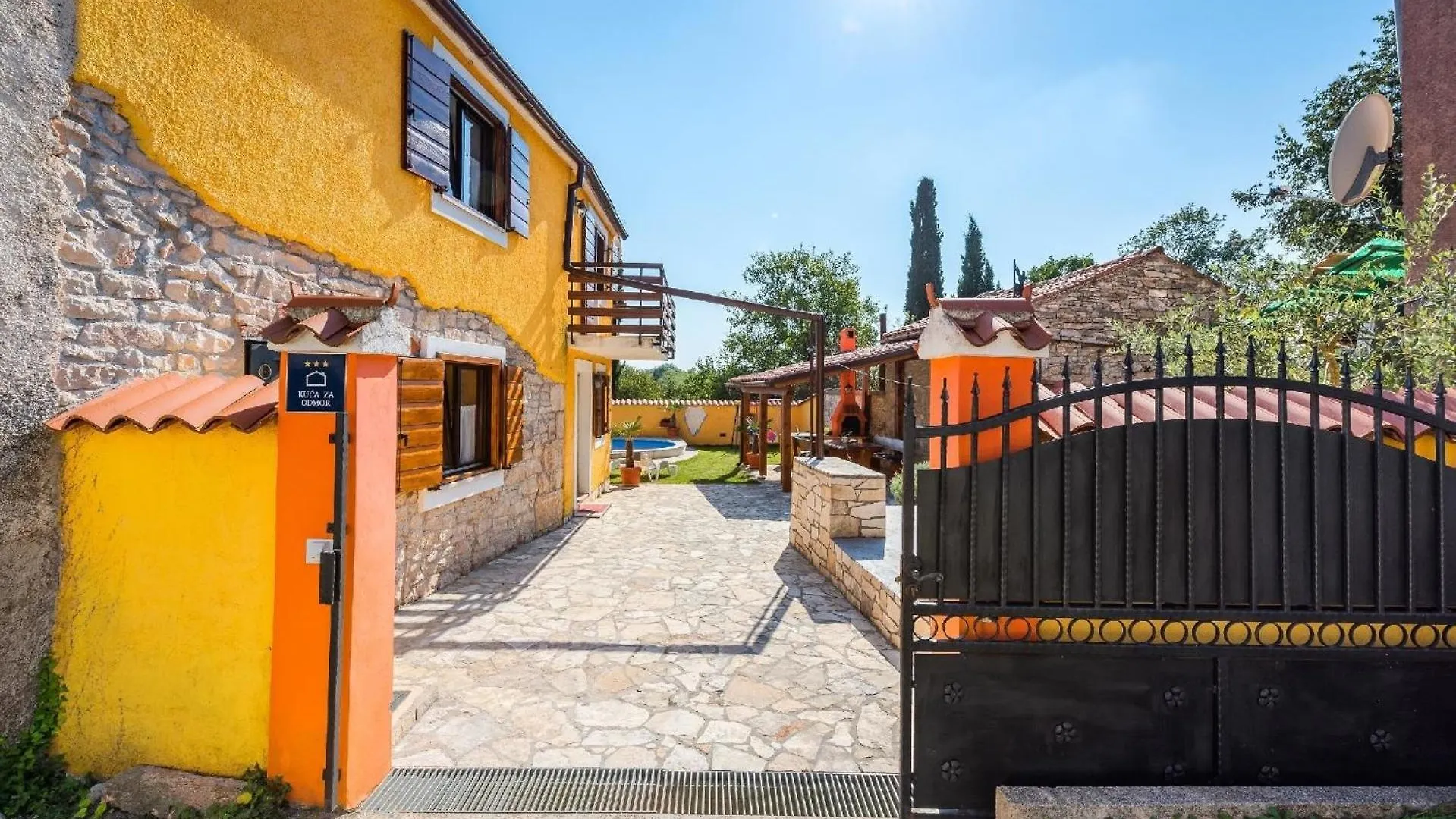 Ferienhaus Mit Privatpool Fuer 5 Personen Ca 60 Qm In Mali Vareski, Istrien Suedkueste Von Istrien