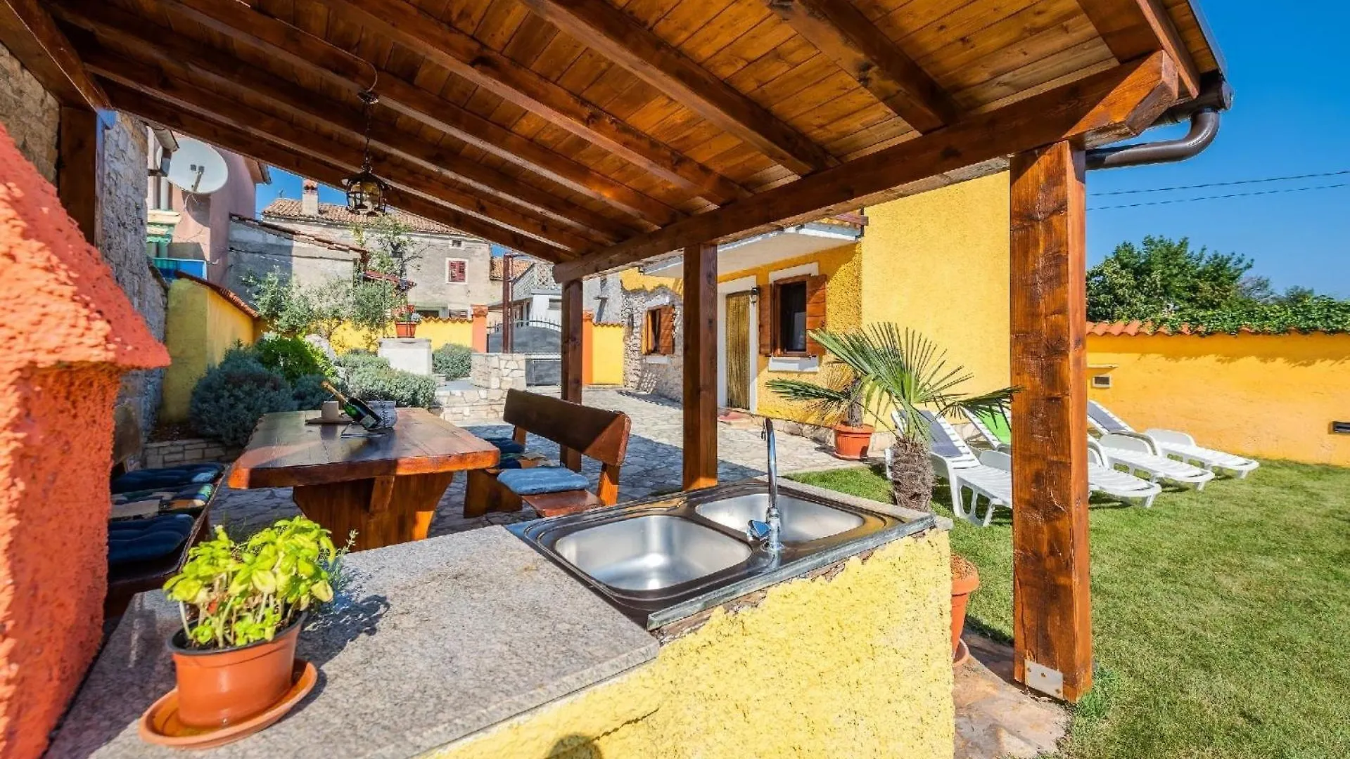 Ferienhaus Mit Privatpool Fuer 5 Personen Ca 60 Qm In Mali Vareski, Istrien Suedkueste Von Istrien